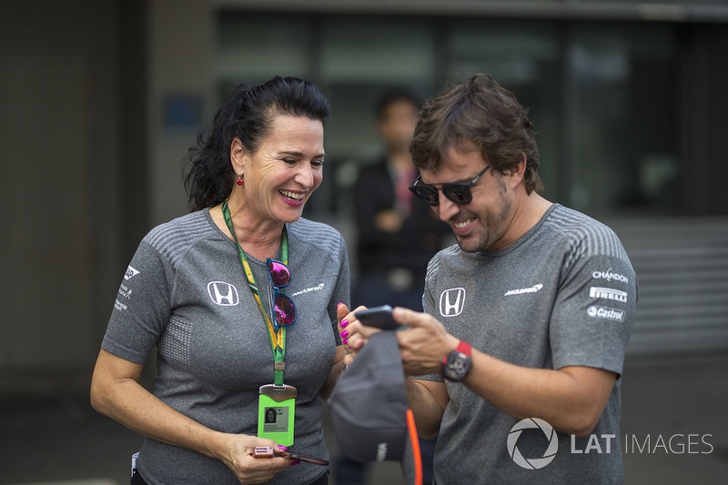 Fernando Alonso, McLaren and Silvia Hoffer Frangipane, McLaren Press Officer