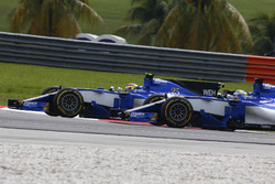 Marcus Ericsson, Sauber C36, battles, Pascal Wehrlein, Sauber C36