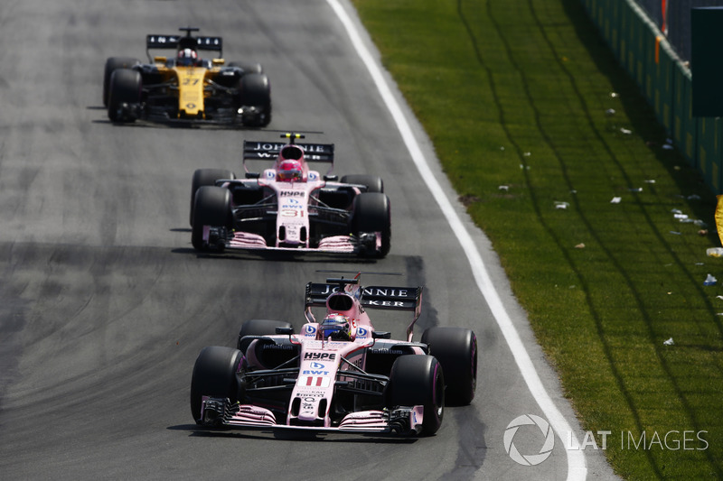 Sergio Perez, Sahara Force India F1 VJM10, Esteban Ocon, Sahara Force India F1 VJM10 y Nico Hulkenberg, Renault Sport F1 Team RS17