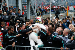 Race winner Lewis Hamilton, Mercedes AMG F1 celebrates in parc ferme