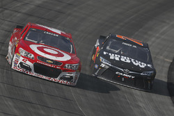 Kyle Larson, Chip Ganassi Racing Chevrolet, Martin Truex Jr., Furniture Row Racing Toyota
