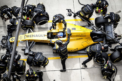 Jolyon Palmer, Renault Sport F1 Team RE16 pitstop