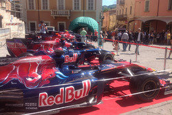Le 10 monoposto della Toro Rosso in esposizione