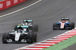 Nico Rosberg, Mercedes AMG F1 W07 Hybrid vor Lewis Hamilton, Mercedes AMG F1 W07 Hybrid