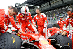 Sebastian Vettel, Ferrari, sulla griglia