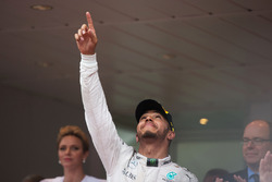 Переможець - Льюіс Хемілтон, Mercedes AMG F1, святкує на подіумі