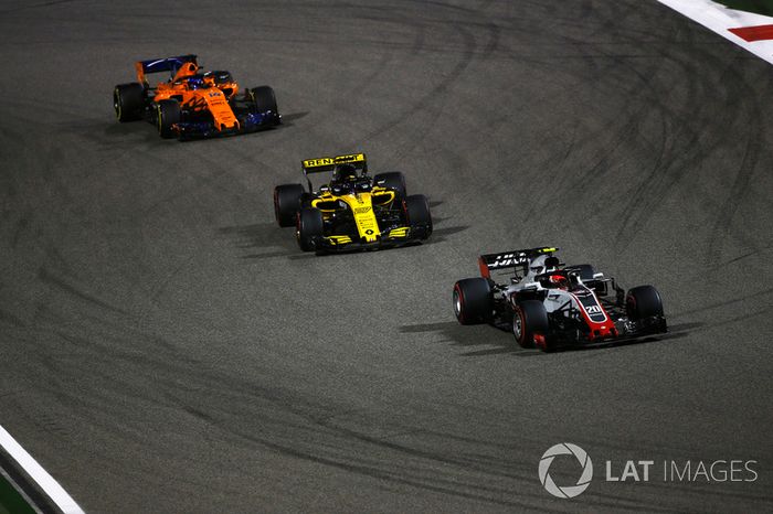 Kevin Magnussen, Haas F1 Team VF-18 Ferrari, Nico Hulkenberg, Renault Sport F1 Team R.S. 18, y Fernando Alonso, McLaren MCL33 Renault