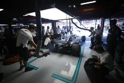 Valtteri Bottas, Mercedes AMG F1 W09, lascia il garage