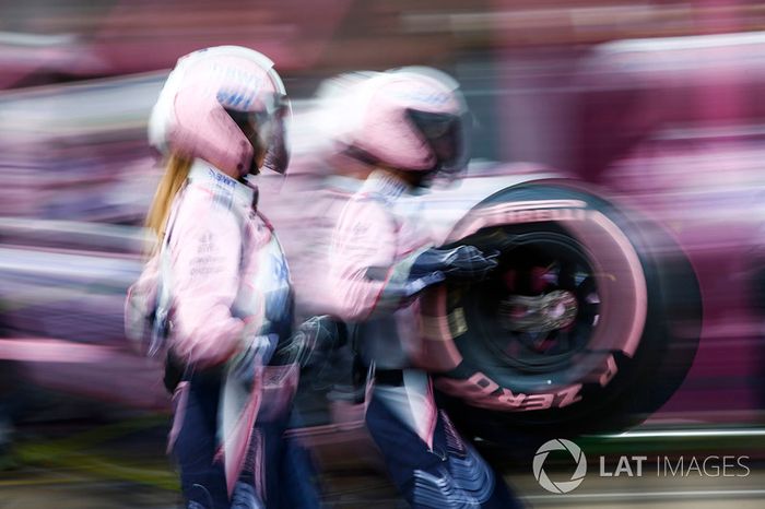 Sergio Pérez, Force India VJM11, pit stop