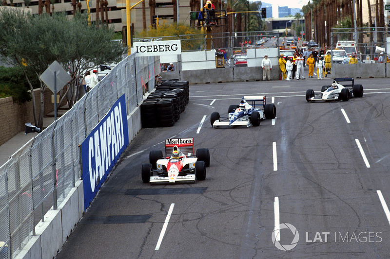 Ayrton Senna, McLaren Honda MP4/5B devant Jean Alesi, Tyrrell 018 Ford et Gregor Foitek, Brabham Judd BT58