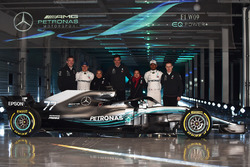Valtteri Bottas, Mercedes AMG F1, Lewis Hamilton, Mercedes AMG F1, Toto Wolff, Executive Director Mercedes AMG F1