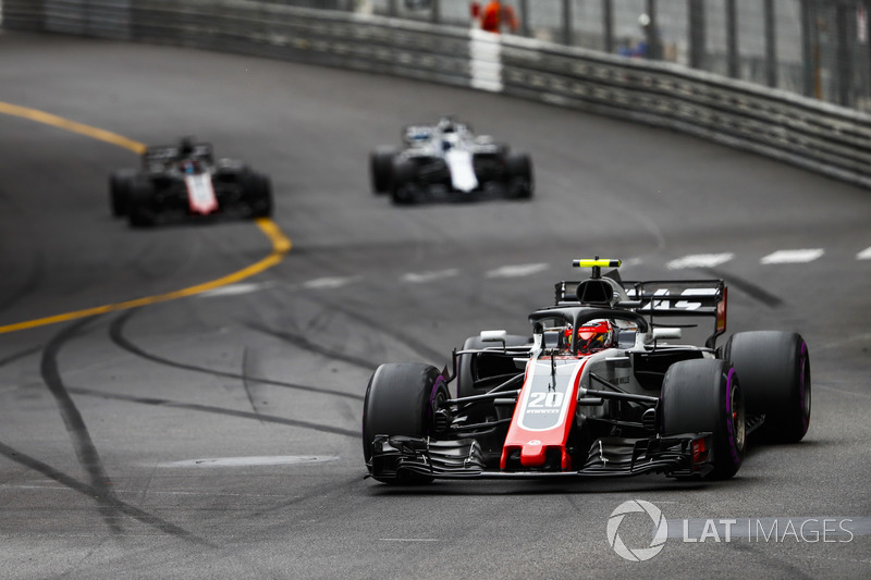 Kevin Magnussen, Haas F1 Team VF-18, precede Lance Stroll, Williams FW41, e Romain Grosjean, Haas F1 Team VF-18