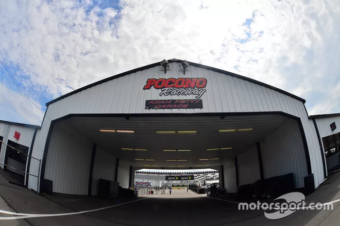 Na Indy, a chuva adiou a prova de Pocono que seria realizada no domingo.