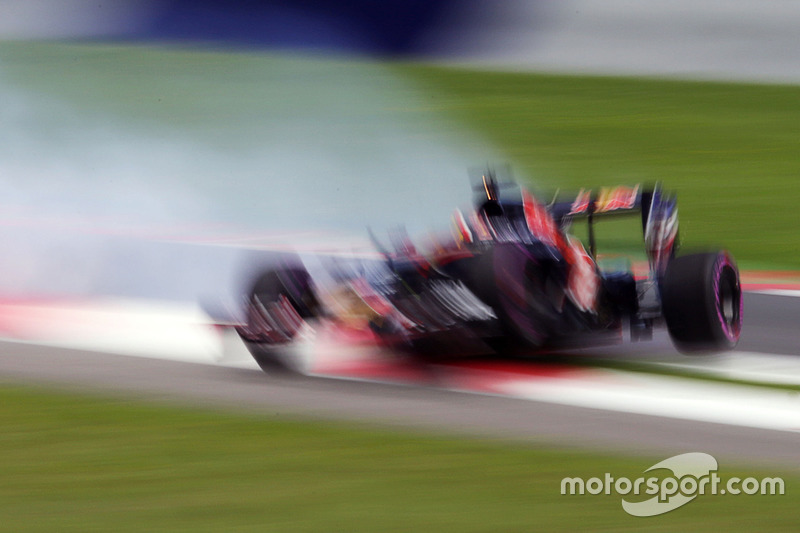 Daniil Kvyat, Scuderia Toro Rosso in trouble