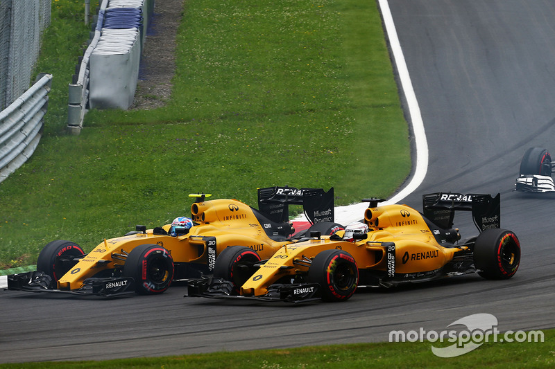 Jolyon Palmer, Renault Sport F1 Team RS16 e il compagno di squadra Kevin Magnussen, Renault Sport F1 Team RS16 alla partenza