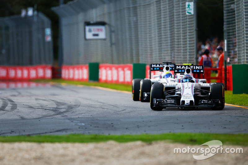 Valtteri Bottas, Williams FW38 conduce sul compagno di squadra Felipe Massa, Williams FW38