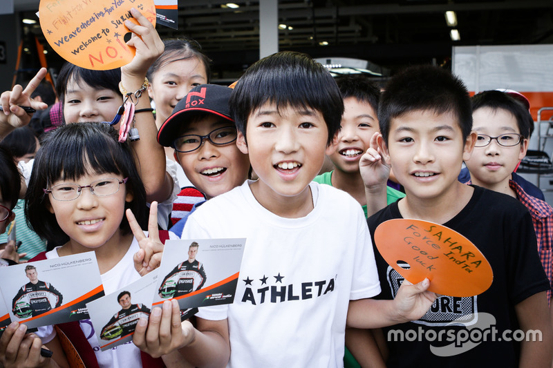 Young Sahara Force India F1 Team fans