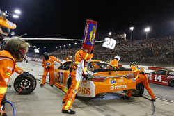nascar is considering smaller pit crews for 2017 nascar pit stop