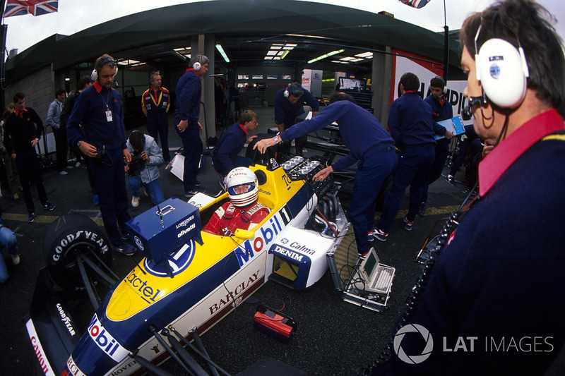 Martin Brundle, Williams FW12, habla sobre el montaje con el director técnico Patrick Head