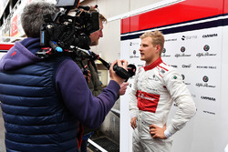 Marcus Ericsson, Alfa Romeo Sauber F1 Team talks with the media