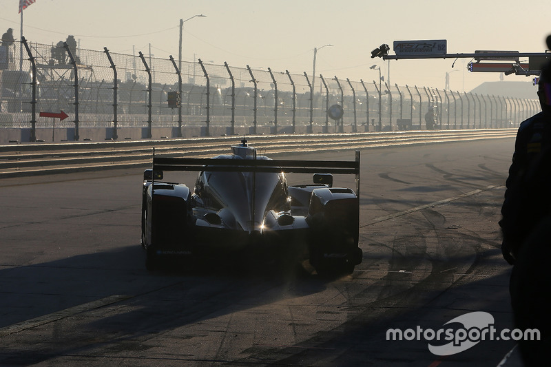 #10 Wayne Taylor Racing Cadillac DPi, P: Renger van der Zande, Jordan Taylor, Ryan Hunter-Reay