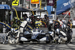 Max Chilton, Carlin Chevrolet, pit stop