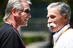 David Tremayne ve Chase Carey, CEO, Formula One