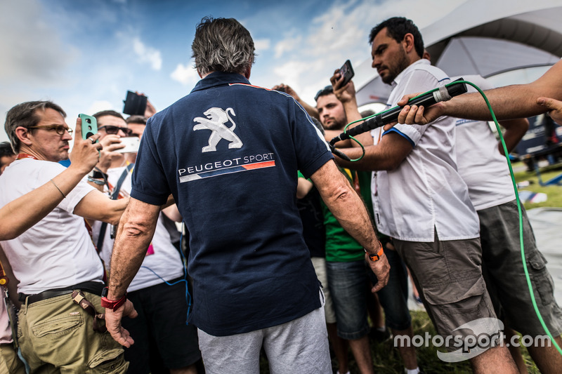 Carlos Sainz, Peugeot Sport with the media