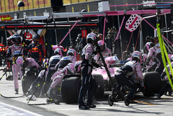 Arrêt au stand pour Sergio Perez, Force India VJM11