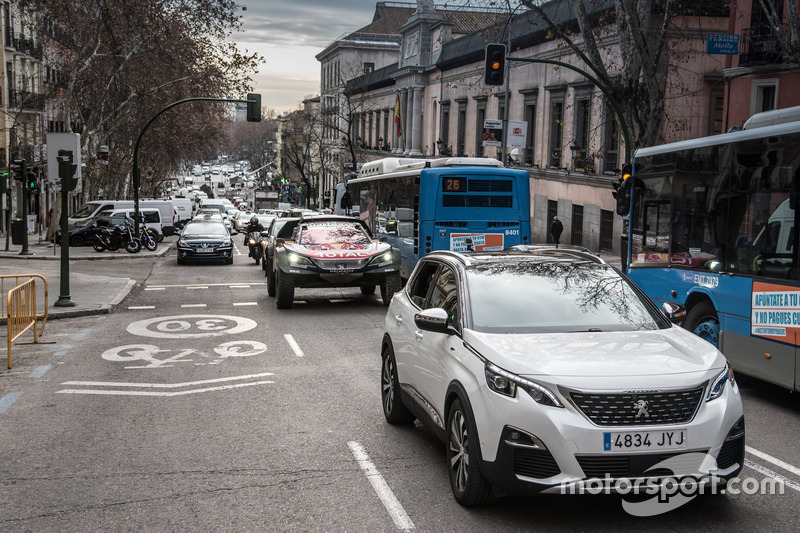 Carlos Sainz, Lucas Cruz, Peugeot Sport in the streets of Madrid