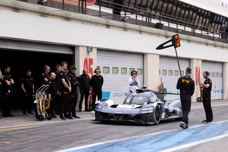 Jacky Ickx, Genesis Magma Racing