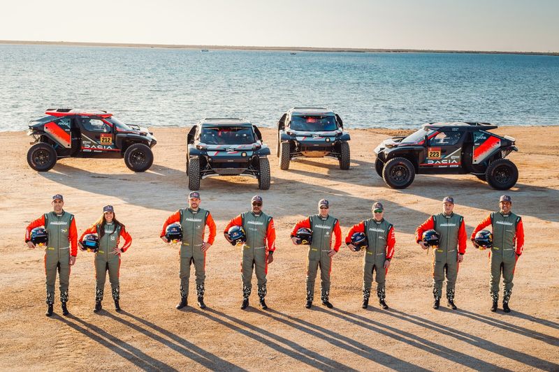 #219 Les Dacia Sandriders Dacia : Sebastien Loeb, Edouard Boulanger, #223 Les Dacia Sandriders Dacia : Lucas Moraes, Dennis Zenz, #212 Les Dacia Sandriders Dacia : Cristina Gutierrez, Pablo Moreno Huete, #299 Les Dacia Sandriders Dacia : Nasser Al-Attiyah