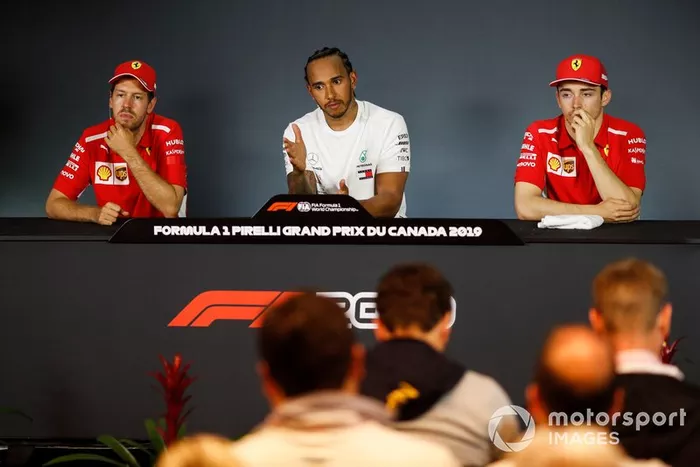 Sebastian Vettel, Ferrari, Lewis Hamilton, Mercedes AMG F1 e Charles Leclerc, Ferrari alla conferenza stampa