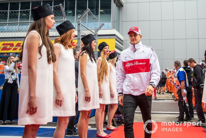 Marcus Ericsson en el desfile de pilotos