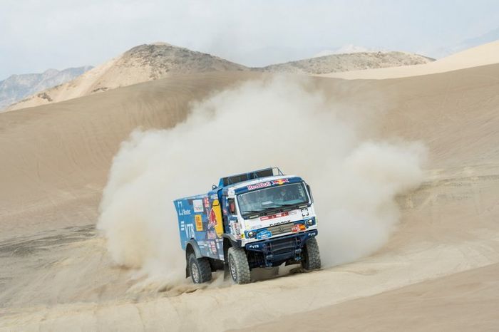 #514 Team Kamaz Master: Dmitry Sotnikov, Ilnur Mustafin, Dmitrii Nikitin