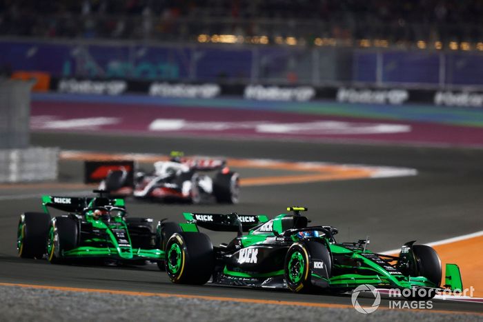 Zhou Guanyu, KICK Sauber C44, Valtteri Bottas, KICK Sauber C44