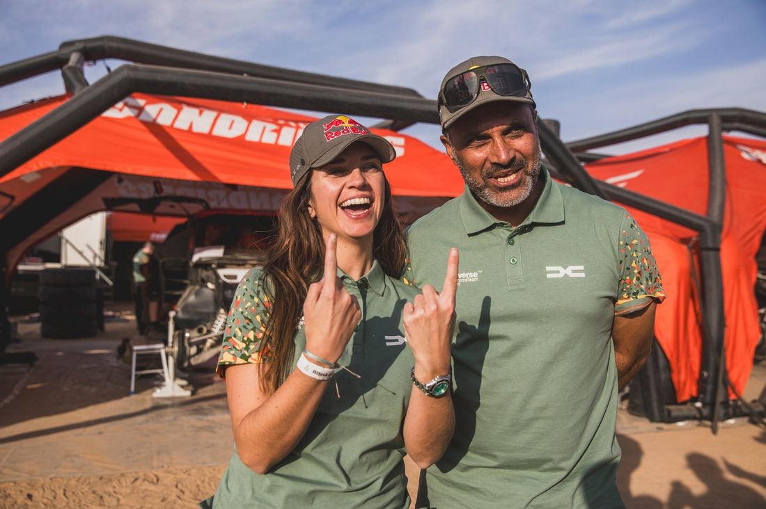 #212 Dacia Sandriders Dacia: Cristina Gutierrez, #200 The Dacia Sandriders Dacia: Nasser Al-Attiyah