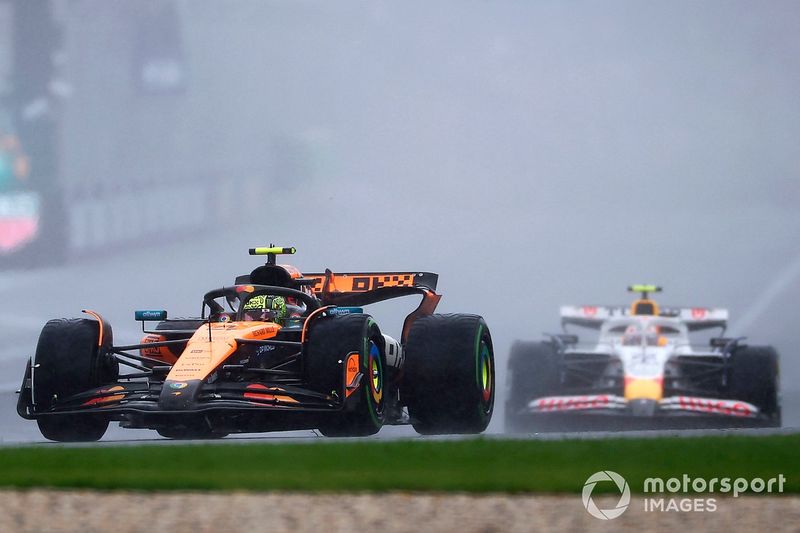 Lando Norris, McLaren, Yuki Tsunoda, RB F1 Team