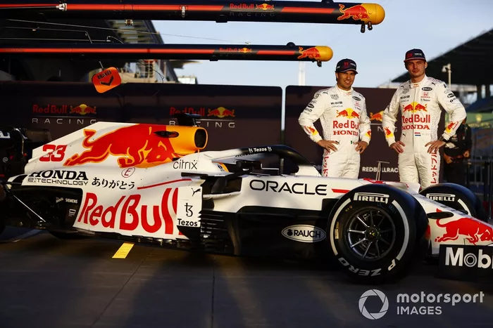 Sergio Pérez, Red Bull Racing Max Verstappen, Red Bull Racing Red Bull Racing RB16B