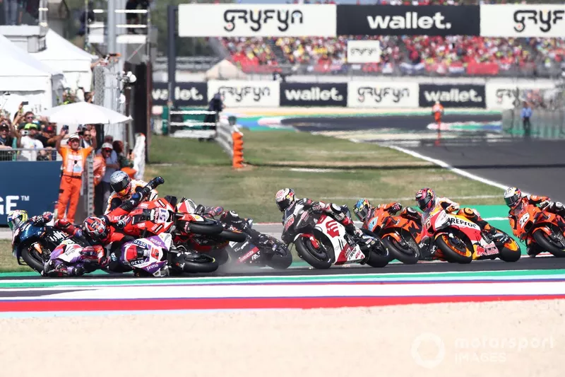 Michele Pirro, Ducati Team, Pol Espargaro, Repsol Honda Team, Johann Zarco, Pramac Racing crash