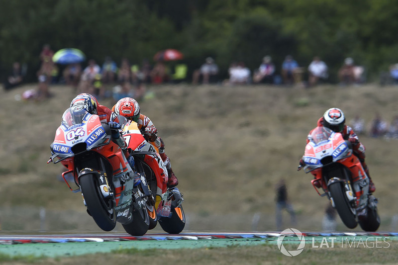 Andrea Dovizioso devant Marc Márquez et Jorge Lorenzo