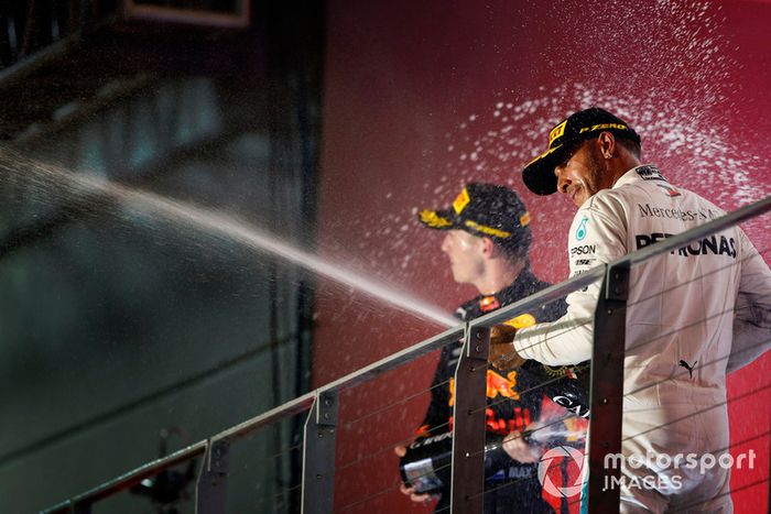 Lewis Hamilton, Mercedes AMG F1, y Max Verstappen, Red Bull Racing