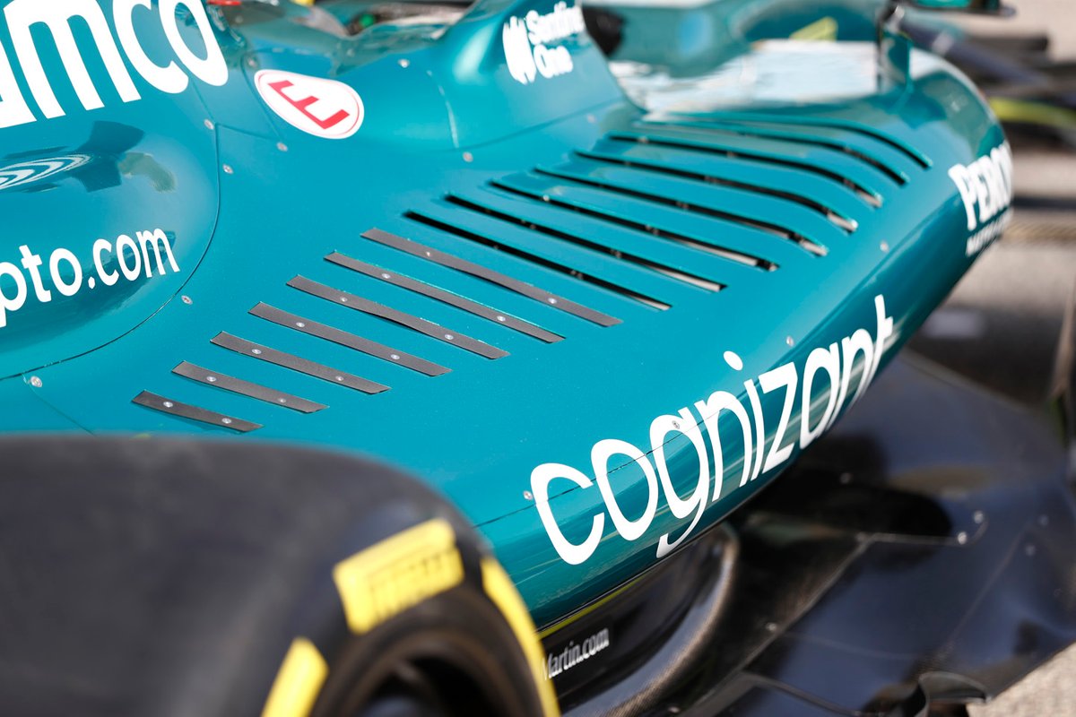 Branquias en la parte superior de los sidepods del Aston Martin AMR22