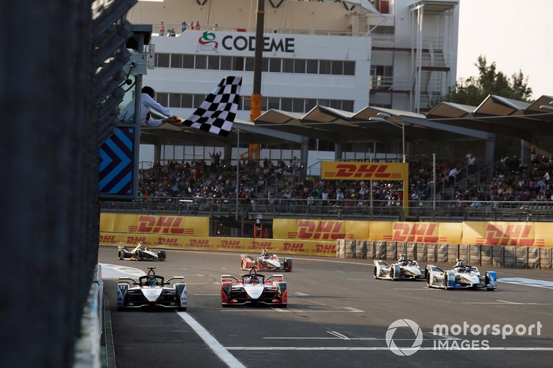 Lucas Di Grassi, Audi Sport ABT Schaeffler, Audi e-tron FE05, wins the race from Pascal Wehrlein, Mahindra Racing, M5 Electro