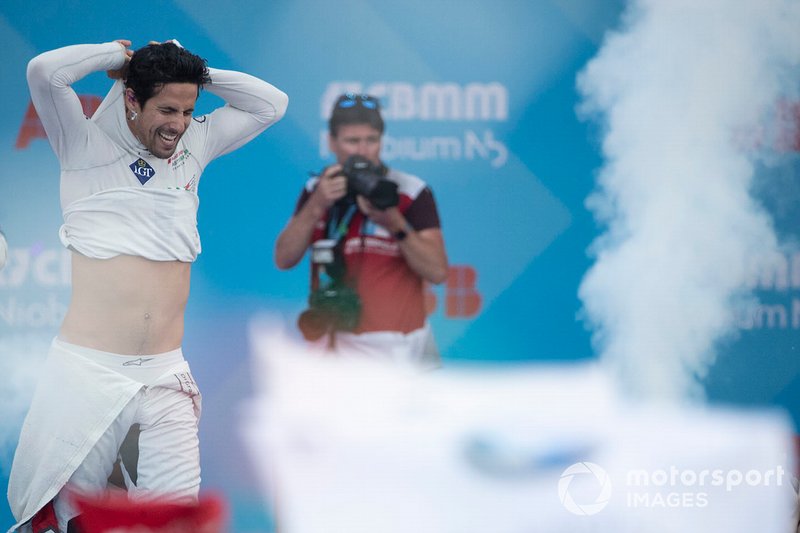 Race winner Lucas Di Grassi, Audi Sport ABT Schaeffler celebrates on the podium