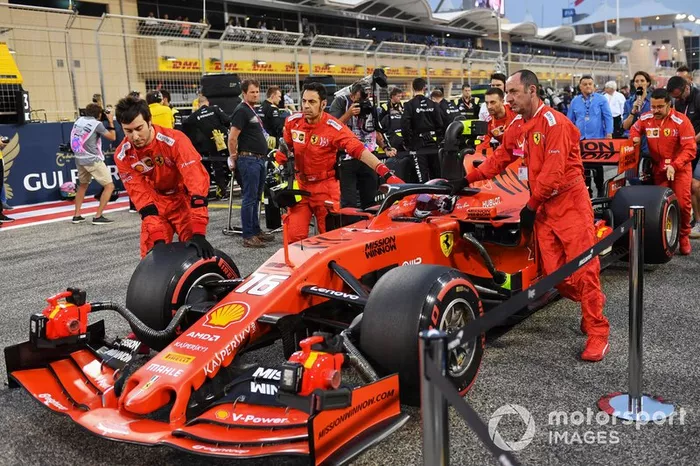 Charles Leclerc, Ferrari SF90, in griglia di partenza