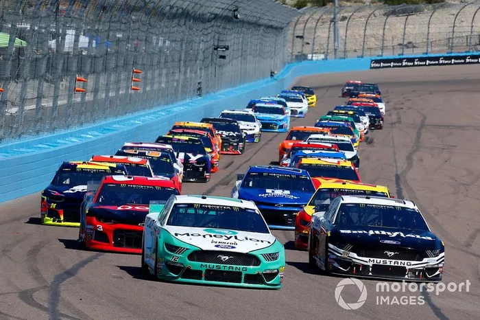 - Novo pacote para pistas menores: Antes de introduzir um carro totalmente novo em 2021, a NASCAR colocou em prática um pacote de acordo com os tamanhos das pistas em 2019. A novidade foi mais bem avaliada em traçados acima de 1.3 milhas, com um maior número de ultrapassagens e líderes. 