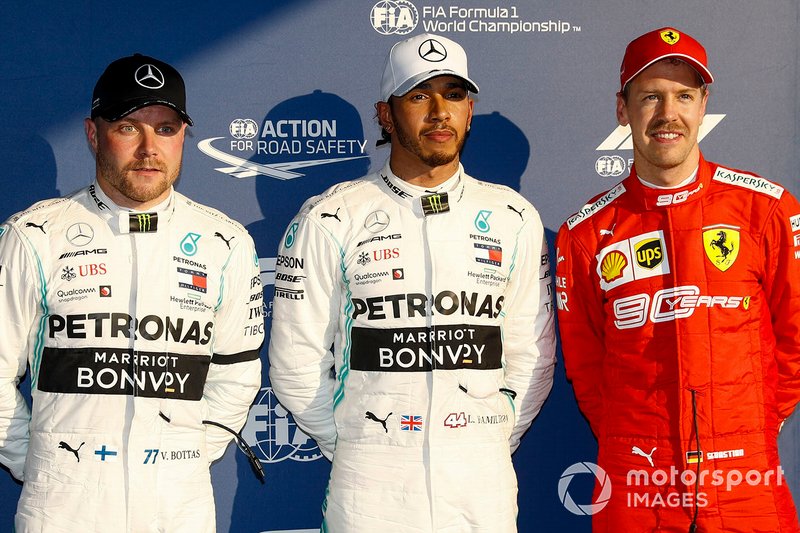Valtteri Bottas, Mercedes AMG F1, il Poleman Lewis Hamilton, Mercedes AMG F1 e Sebastian Vettel, Ferrari al Parco Chiuso