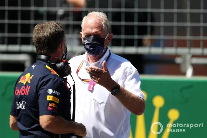 Christian Horner, Director de Equipo, Red Bull Racing, y Helmut Marko, Consultor, Red Bull Racing en la parrilla