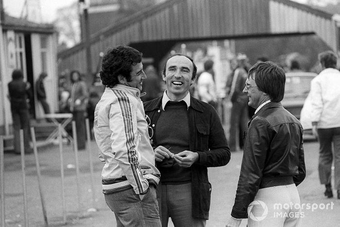 Carlos Pace, Brabham, Frank Williams, propietario del equipo Williams y Bernie Ecclestone, propietario del equipo Brabham